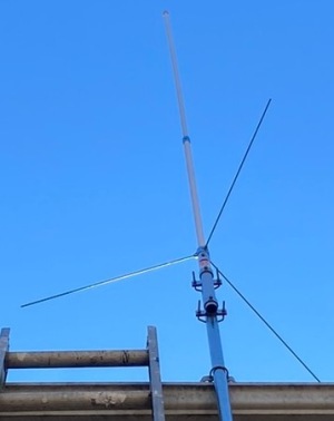 Pole-Mounted-Amateur-Radio-Tram-1480-Antenna